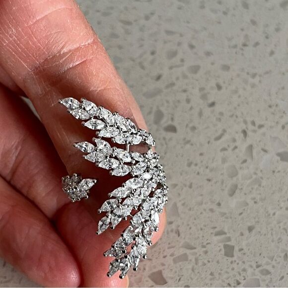 Leaf Shaped Cuff Ring With Shiny Cubic Zirconia Stones - Picture 4 of 9